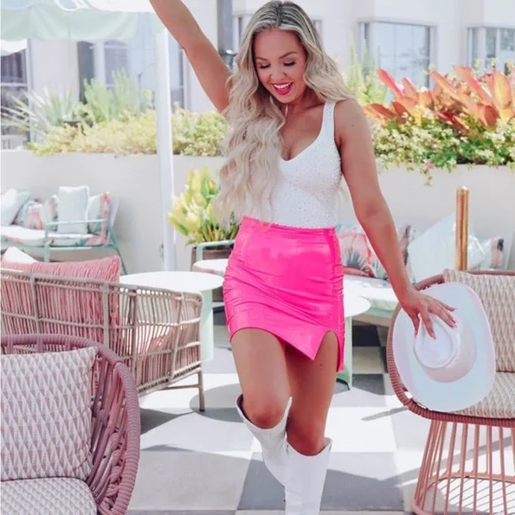 SOLD! 💗HP💗 Trendy Neon Hot Pink PU faux patent leather slit Mini Skirt Sz S - Picture 1 of 7